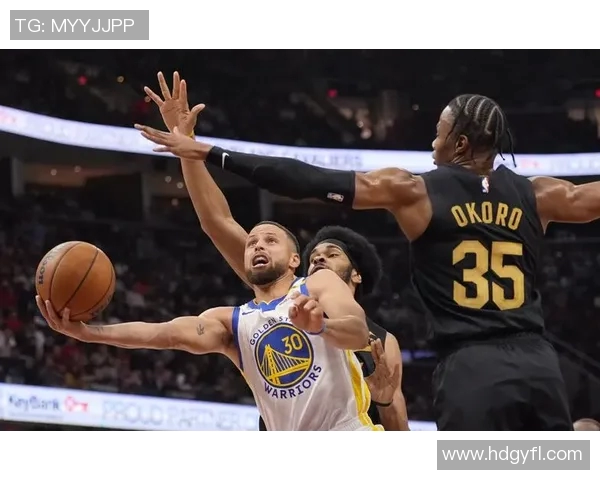 库里率队豪取八连胜，勇士依旧领跑西部榜首